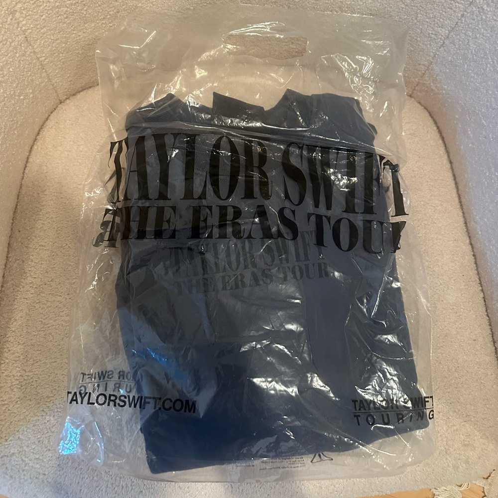 Brand New ERAS TOUR sweatshirt 

European leg